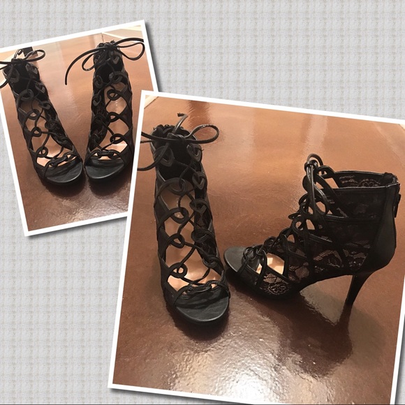 LC Lauren Conrad Shoes - LC Lauren Conrad lace black heels, size 7.5